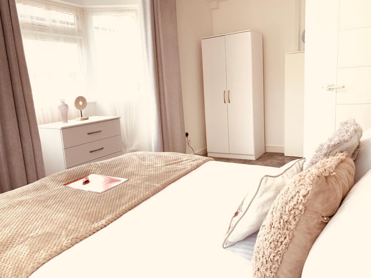 Elthorne Luxury Apartments - Uxbridge Bagian luar foto