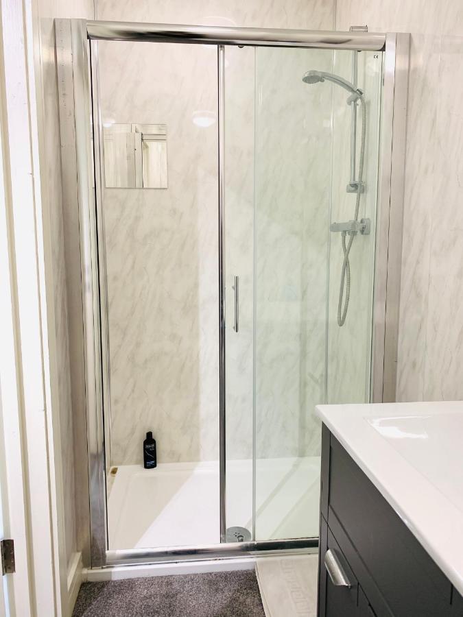 Elthorne Luxury Apartments - Uxbridge Bagian luar foto