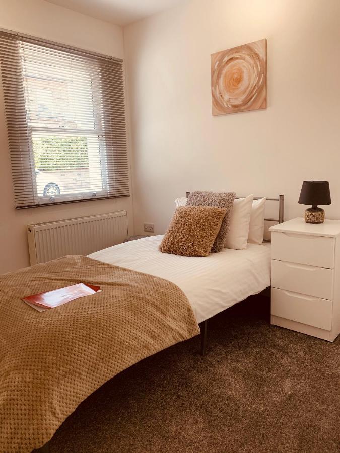 Elthorne Luxury Apartments - Uxbridge Bagian luar foto