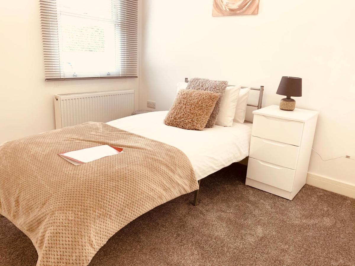 Elthorne Luxury Apartments - Uxbridge Bagian luar foto