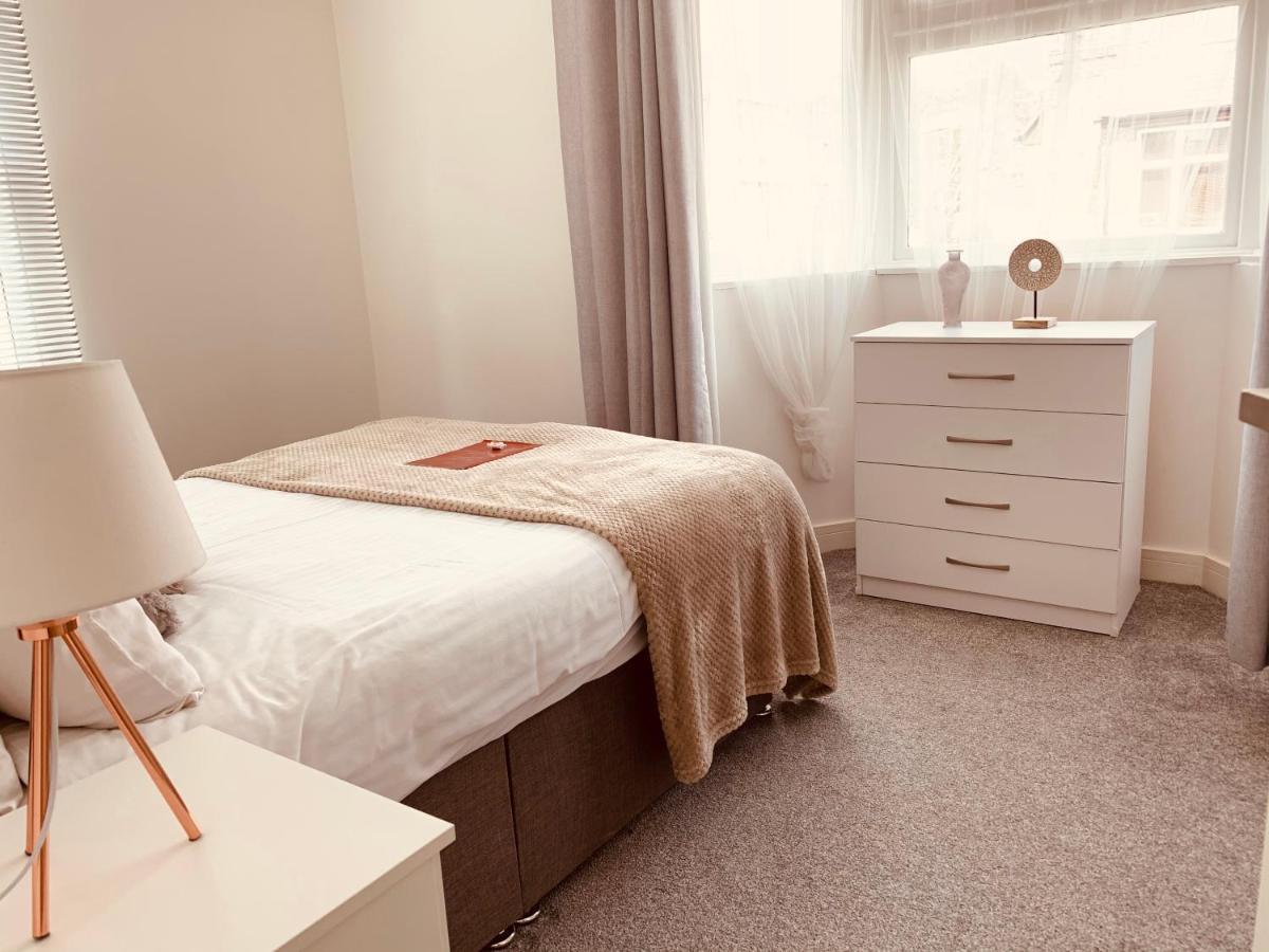 Elthorne Luxury Apartments - Uxbridge Bagian luar foto