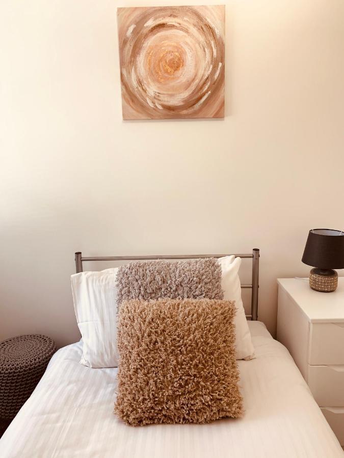 Elthorne Luxury Apartments - Uxbridge Bagian luar foto