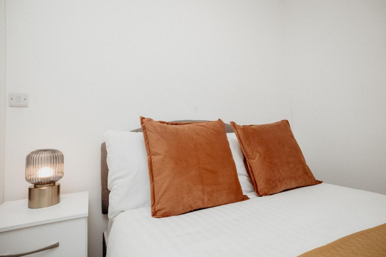 Elthorne Luxury Apartments - Uxbridge Bagian luar foto