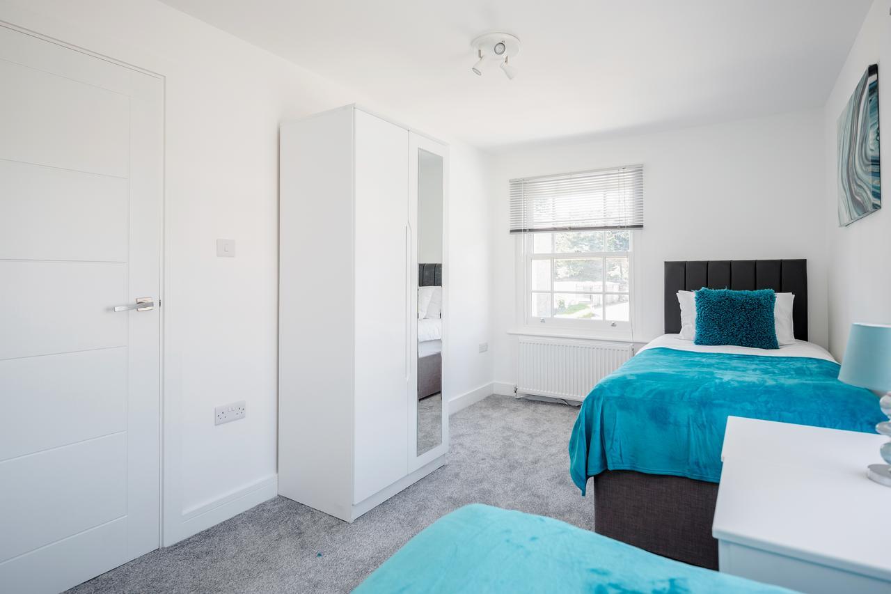 Elthorne Luxury Apartments - Uxbridge Bagian luar foto