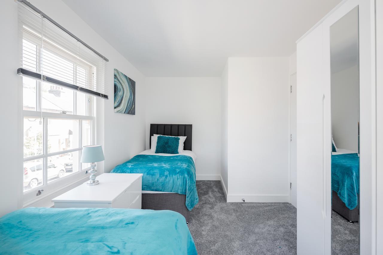 Elthorne Luxury Apartments - Uxbridge Bagian luar foto